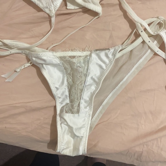 Bridal playboy - Picture 3 of 5